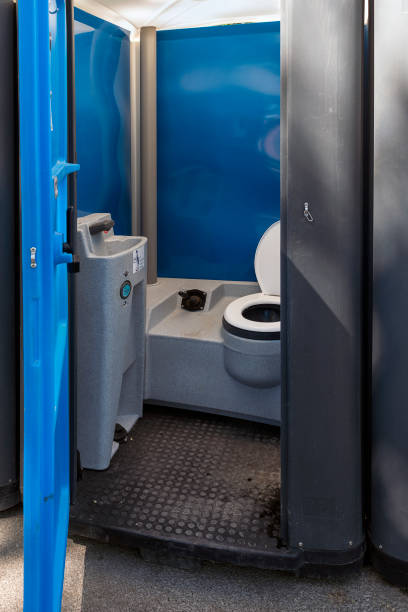 Best Portable bathroom rental  in Johnston, IA